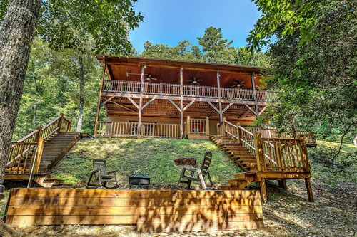 Mountain Cabin - 3 BR w/Pool Table, Air Hockey & WiFi! Near Town! Discounts!