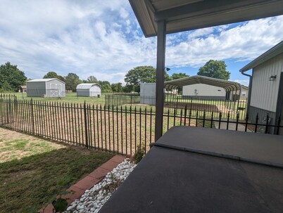 Lake View, wheelchair accessible, sandy beaches close by, quiet area