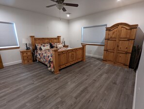 3 bedrooms, free WiFi, bed sheets, wheelchair access