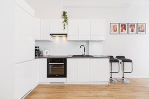 Dishwasher, coffee/tea maker, highchair, cookware/dishes/utensils - Apartment Plac na Groblach by Renters (Kraków)