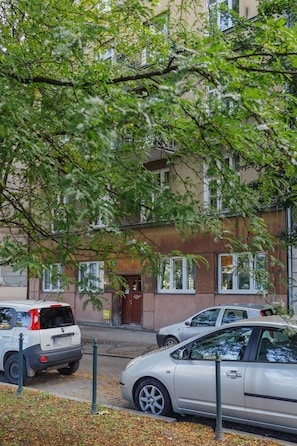Parking - Apartment Plac na Groblach by Renters (Kraków)