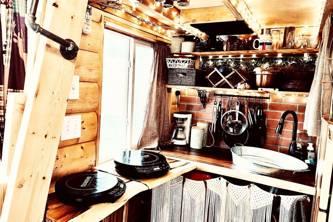 Micro-ondas, fogão, cooktop, cafeteira/chaleira