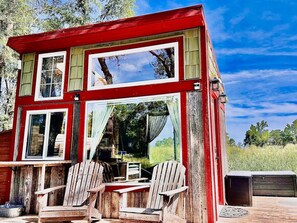 Terrace/patio - Adorable (Teeny!) Tiny House, Beautiful Views (Ponca)