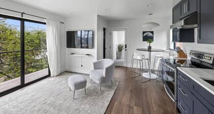 Guesthouse in Phinney Ridge with Rooftop Deck