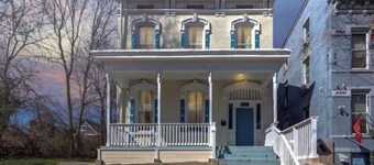 Beautiful 3-bedroom Villa minutes from downtown