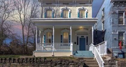 Beautiful 3-bedroom Villa minutes from downtown