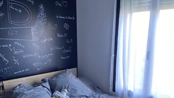 3 bedrooms, iron/ironing board, free WiFi, wheelchair access