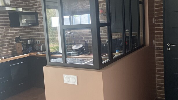 Coffee/tea maker, fridge, microwave, oven - Maison Récente Avec Piscine (Bonnetan)