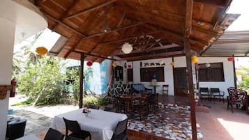 Desayuno continental (USD 10 por persona)