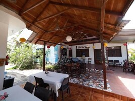 每日供應歐陸早餐 (每人 USD10)