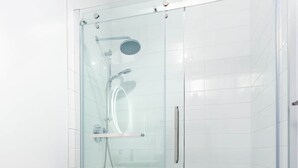 Bathroom - Bright Modern Loft | Walk Everywhere, (1405) Lumineux loft (Québec City)