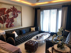 TV - High End Luxury Apartment in Greater Kailash 1 (New Delhi)