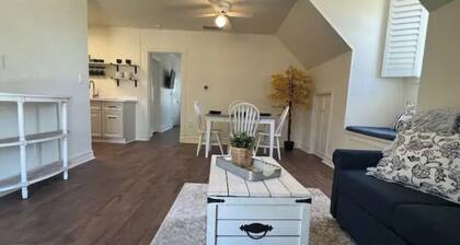 Sunsets & Shows! Gorgeous, Private 1 BR Listing!