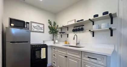 Sunsets & Shows! Gorgeous, Private 1 BR Listing!