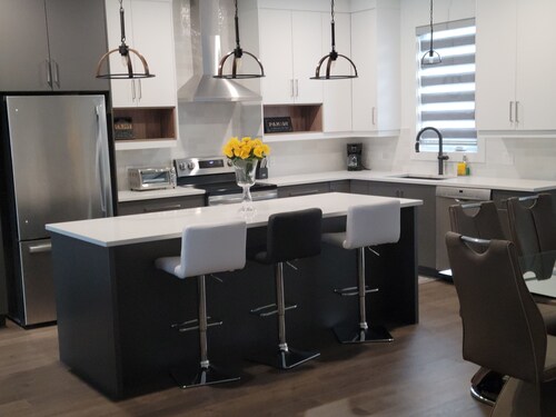 Brand new cul-de-sac 5 to 10 mins from beach ,great family home