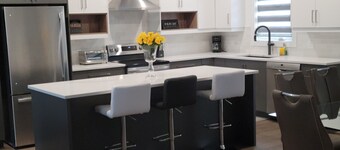 Brand new cul-de-sac 5 to 10 mins from beach ,great family home