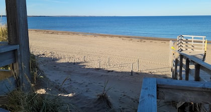Brand new cul-de-sac 5 to 10 mins from beach ,great family home