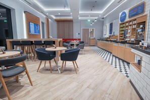 Restaurant - Holiday Inn Express Fleet (Fleet)
