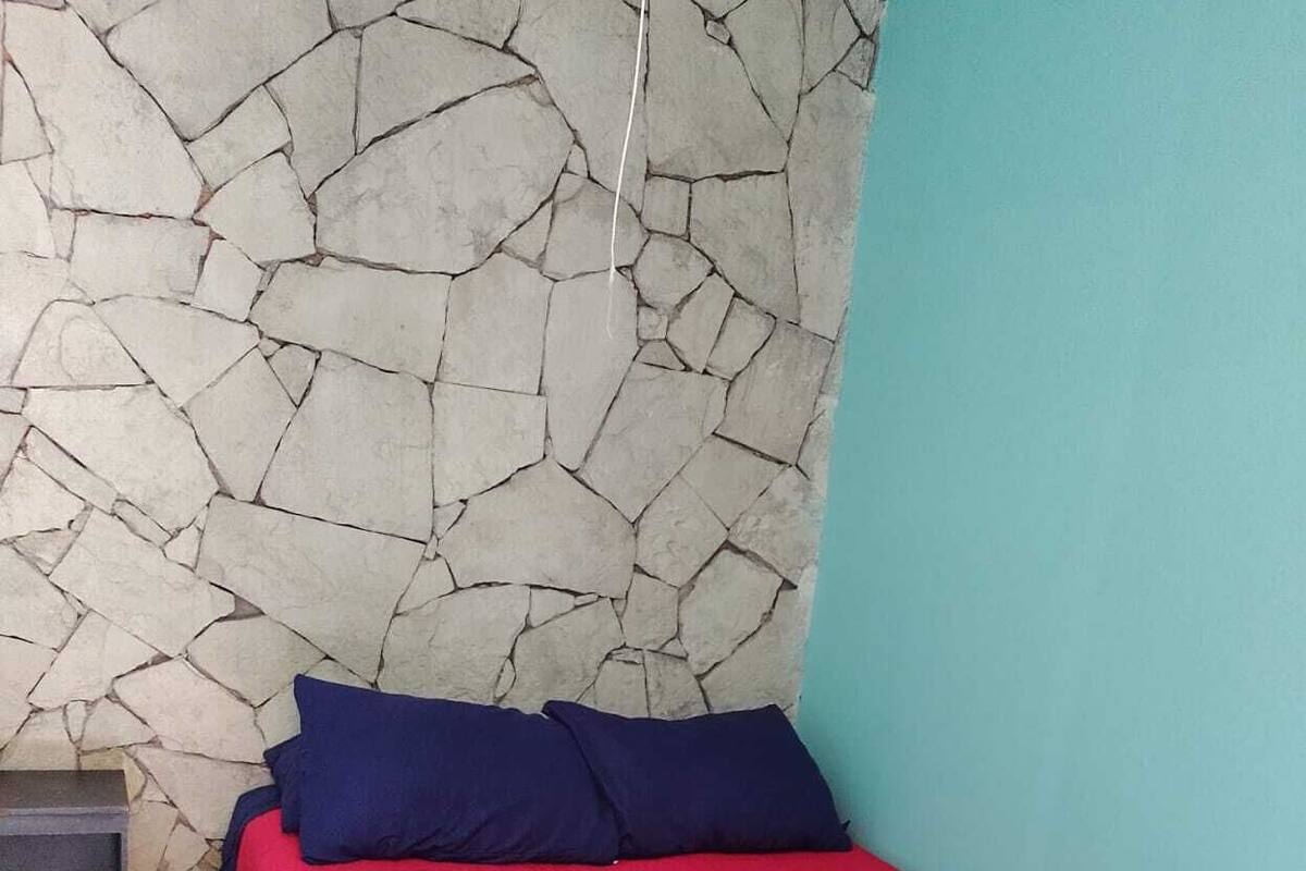 WiFi (free), bed sheets