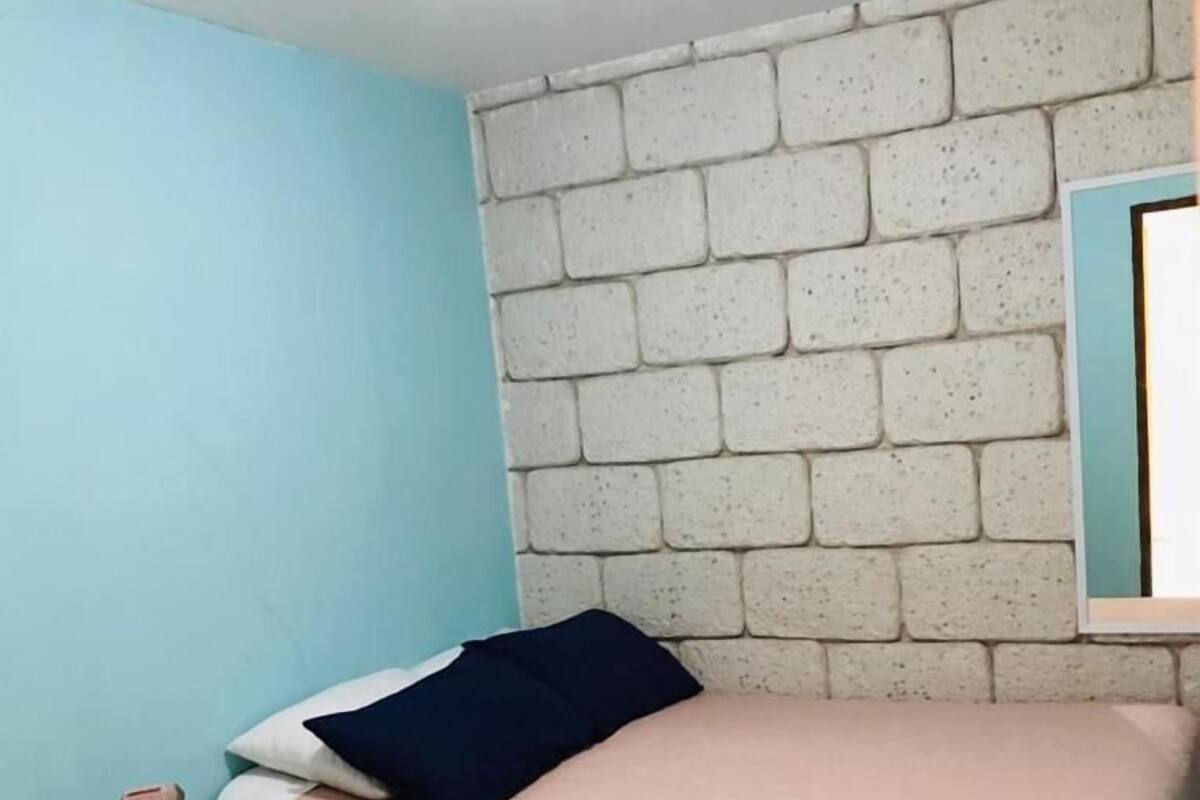 WiFi (free), bed sheets