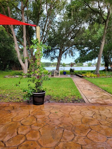 LAKEFRONT HOME NEAR ALL ATTRACTIONS