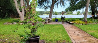 LAKEFRONT HOME NEAR ALL ATTRACTIONS