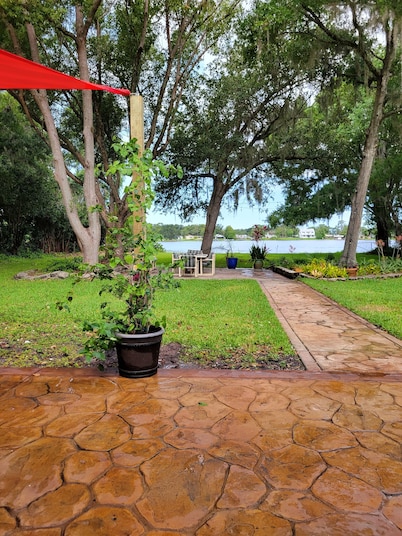 LAKEFRONT HOME NEAR ALL ATTRACTIONS