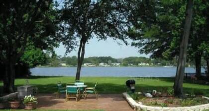LAKEFRONT HOME NEAR ALL ATTRACTIONS