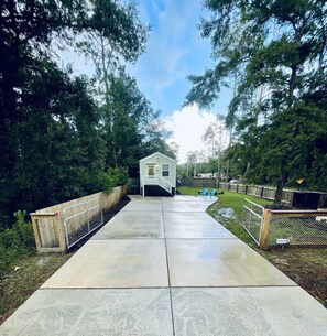 Property grounds - Affordable Month to Month Stay, Beaches, Casino, Tiny house,  (Bay St. Louis)