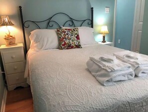 2 chambres, fer et planche à repasser, accès au Wi-Fi (inclus)