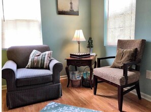 Téléviseur connecté, lecteur de DVD, livres, sélection de films