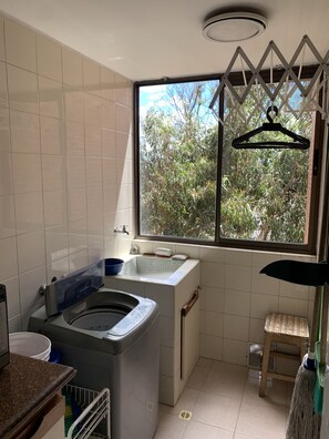 Fridge, microwave, oven, dishwasher -  Apto Muy Bien Ubicado (Bogotá)