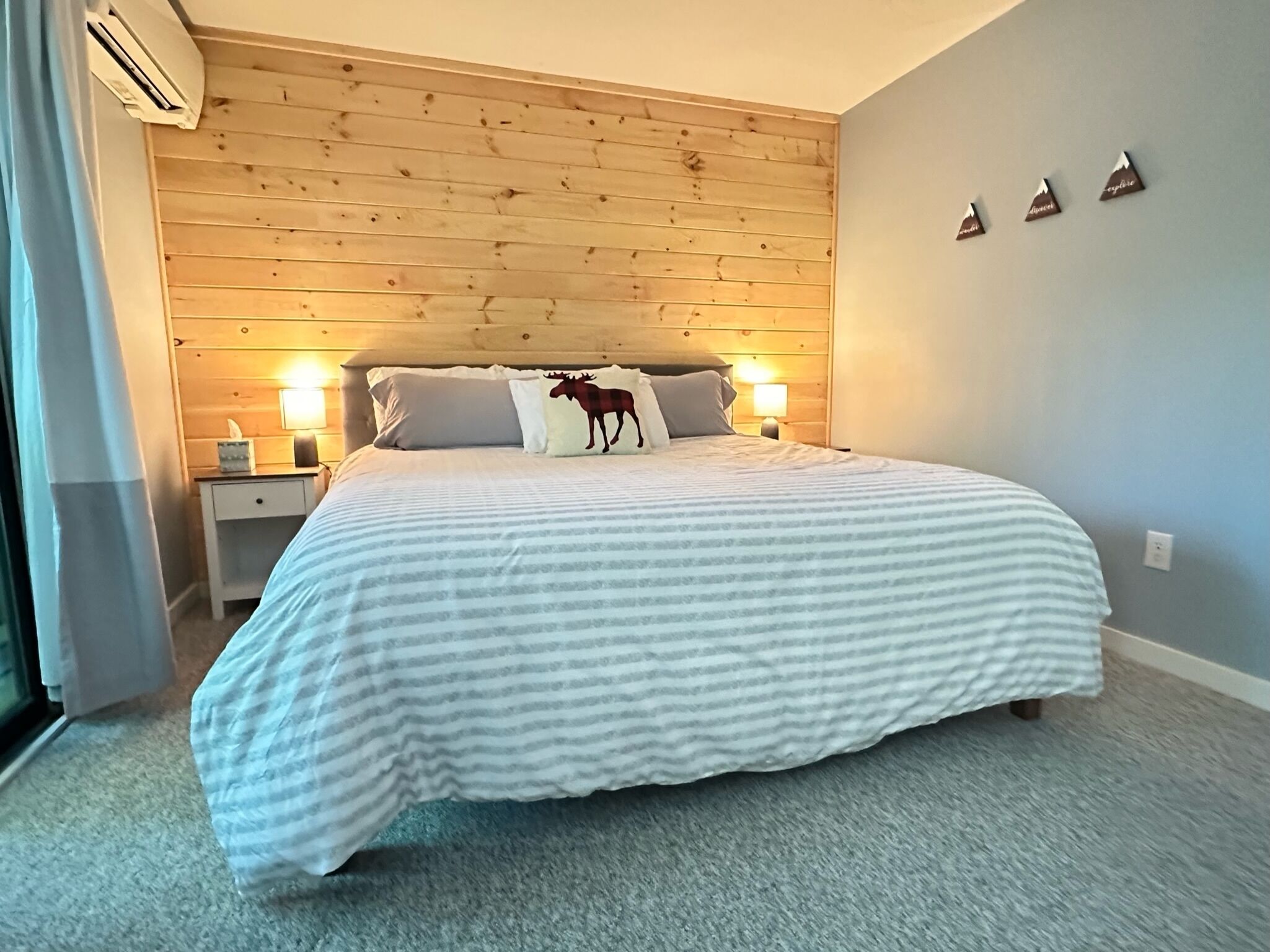 2 slaapkamers, een bureau, een strijkplank/strijkijzer, gratis wifi