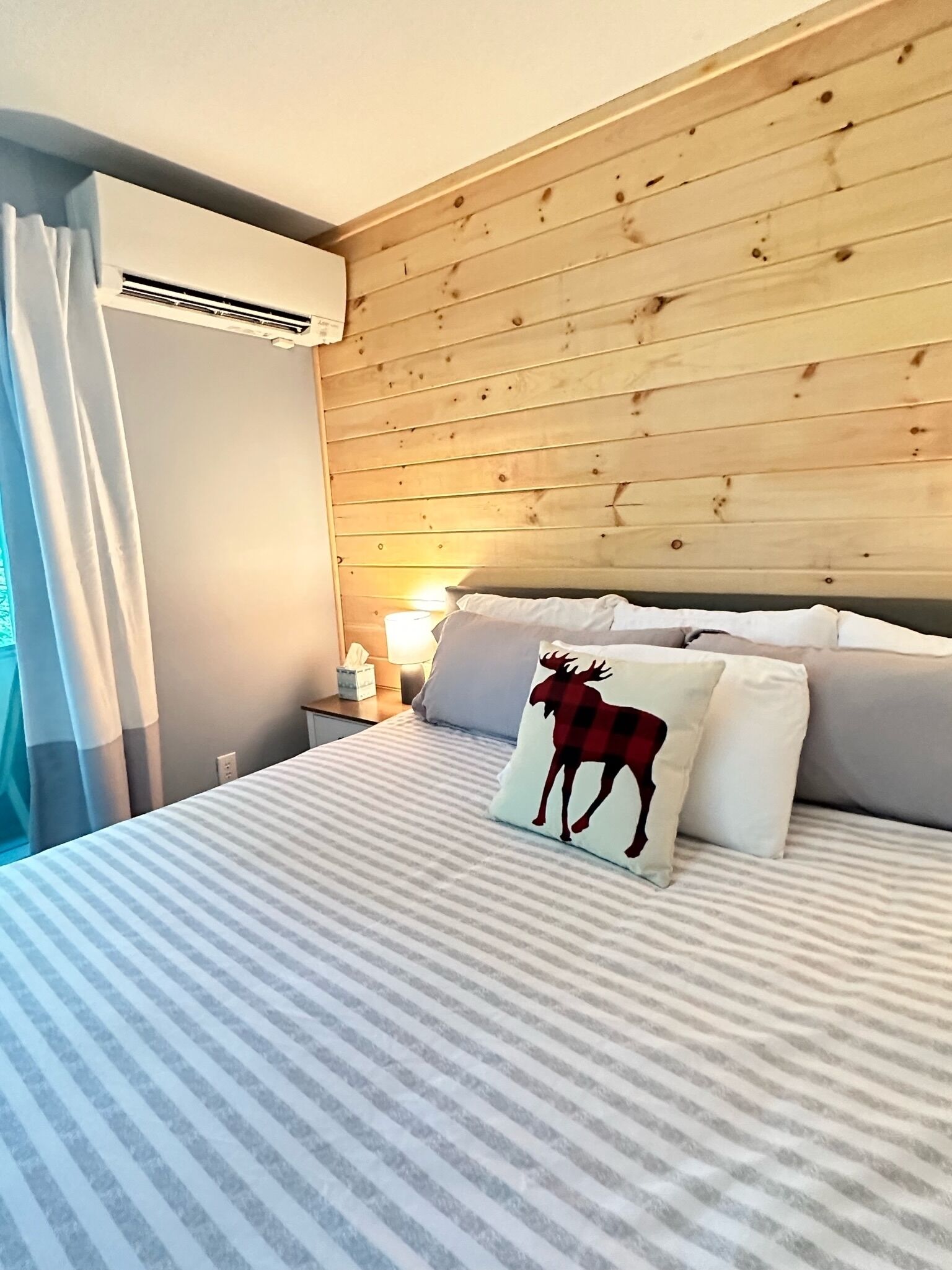 2 habitaciones, escritorio, tabla de planchar con plancha y wifi gratis 