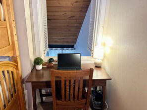 Interior - Charming & Cozy 2BR Condo with AC & Loon Mtn Views (Lincoln)