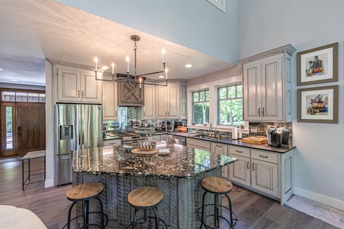 Cabin on Nantahala River with Hot tub