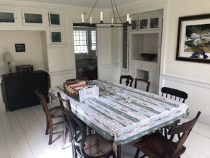 Dining - Classic, on the water stunner! Owner occupied with full amenities! (Saint George)