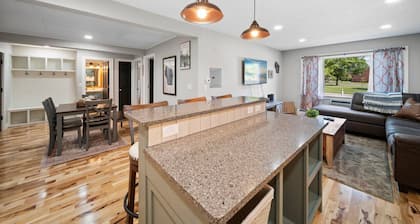 Pet-Friendly 2 Bedroom Unit Near Kettle Moraine, UWW Campus, and Starin Park!