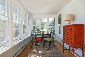 Dining - The Duff St. Farmhouse at Kenyon College (Gambier)