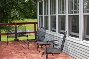 Terrace/patio - The Duff St. Farmhouse at Kenyon College (Gambier)