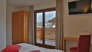 2 Schlafzimmer, Schreibtisch, Reisekinderbett, kostenloses WLAN