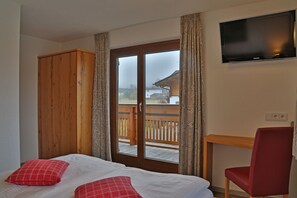 2 Schlafzimmer, Schreibtisch, Reisekinderbett, kostenloses WLAN