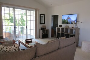 TV - Ironwood @ Barefoot Resort and Golf, overlooking tee 13 of Greg N (North Myrtle Beach)