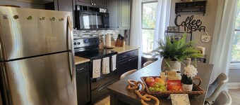 Luxury Boutique Style 1 Bdrm Condo in Downtown Location