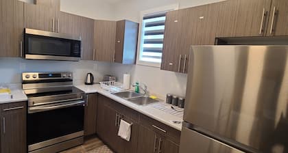 Adorable 2-bedroom place with 1 free parking