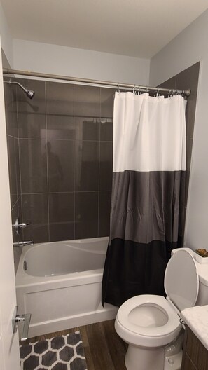 Combined shower/tub