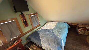 2 bedrooms, iron/ironing board, travel crib, free WiFi