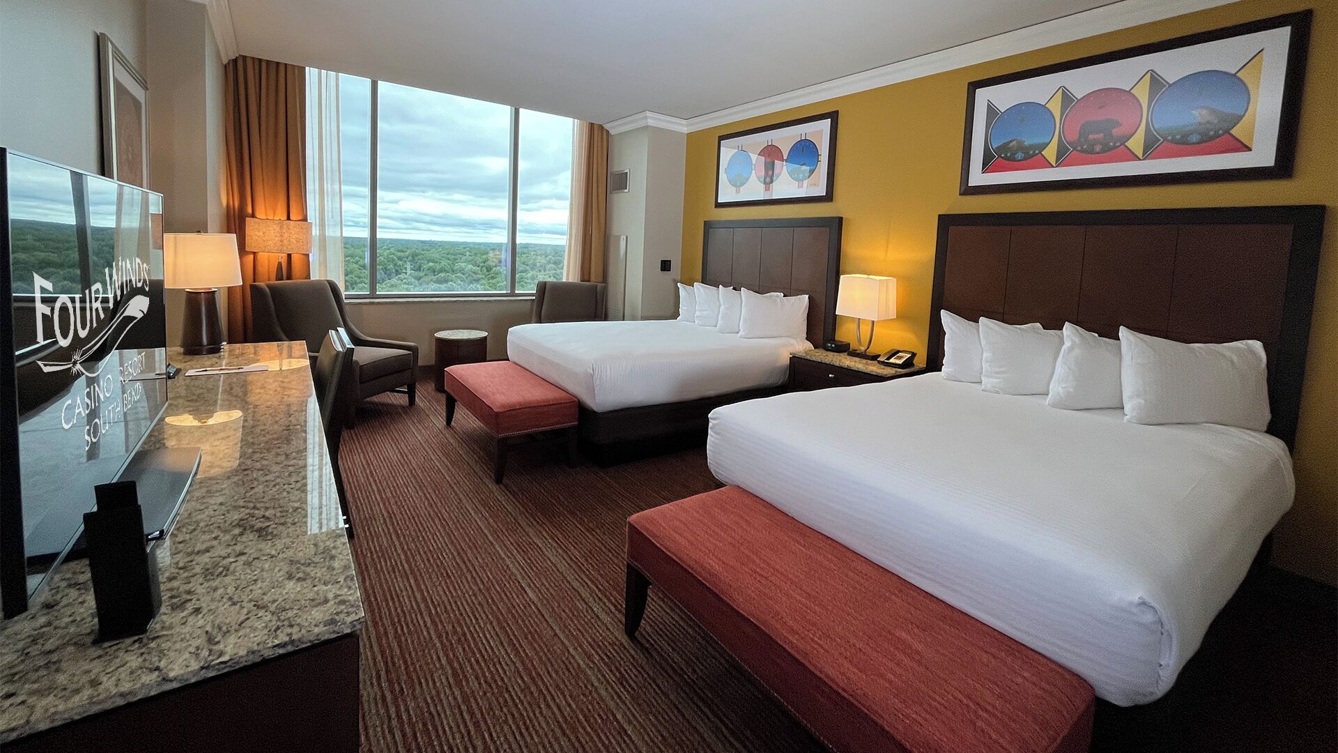 Rom – standard, 2 queensize-senger | Skrivebord, wi-fi (inkludert) og sengetøy