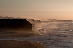 On the beach - Gorgeous 1 BDR (sleeps 4) w/ Ocean View 2 min from the beach (Nazaré)