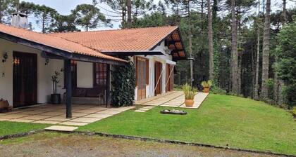Cozy house on Lake Bambuí in Campos do Jordão